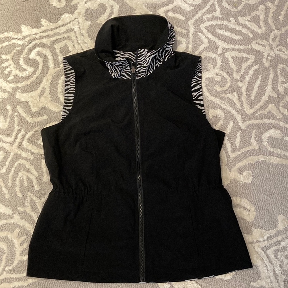 Chicos reversible wind breaker vest size 1.5 black and gray EUC